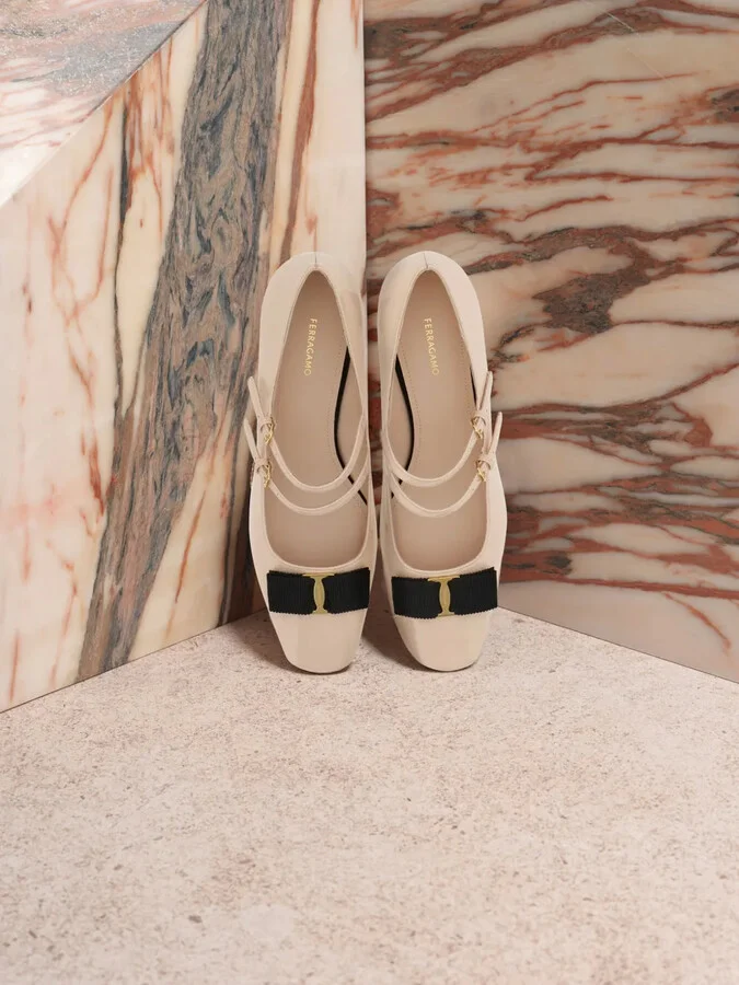 Vara Bow two-strap block-heel pumps - Image 4