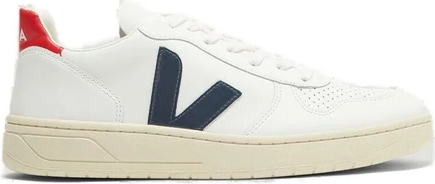 Veja Round Toe Lace-Up Sneakers