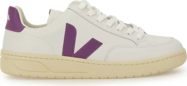 Veja Sneaker "V-12"