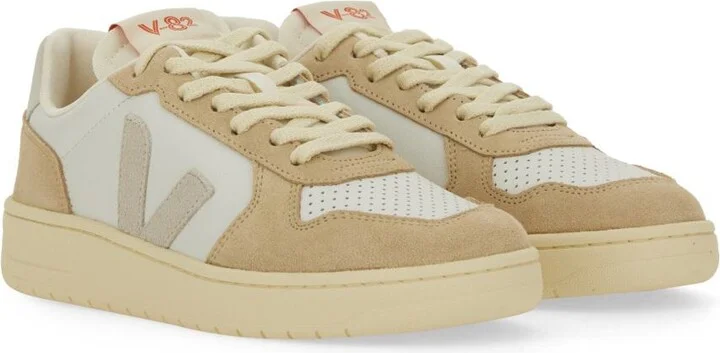 Veja Sneaker "V-82" - Image 2