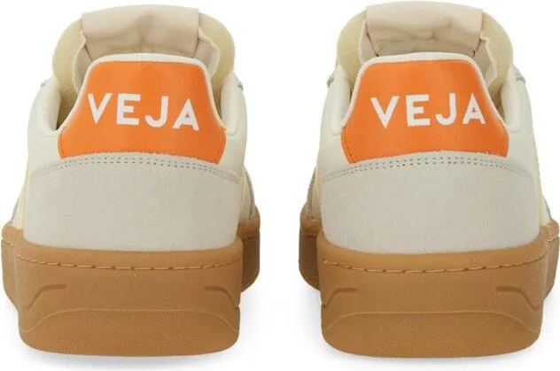 Veja Sneaker "V-82" Unisex - Image 3
