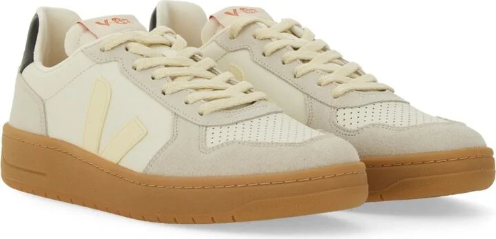 Veja Sneaker "V-82" Unisex - Image 2