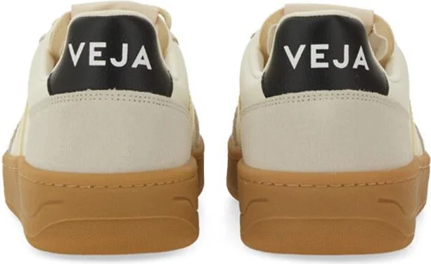 Veja Sneaker "V-82" Unisex - Image 6