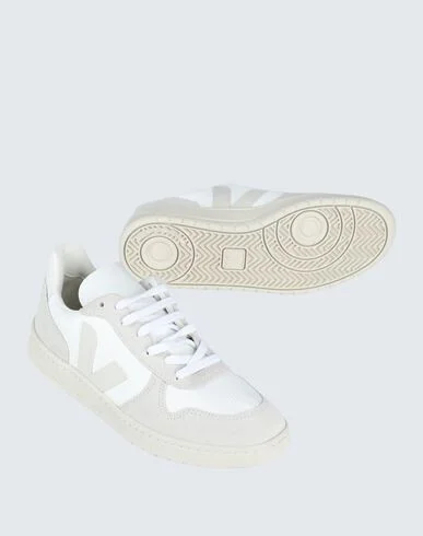 Veja V-10 Man Sneakers - Image 2