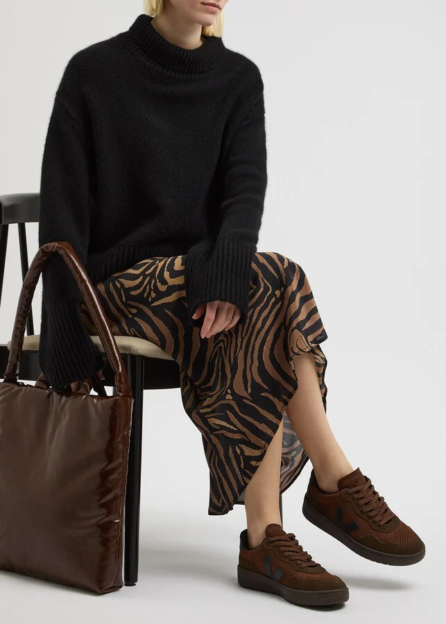 Veja V-90 Panelled Suede Sneakers - Image 5