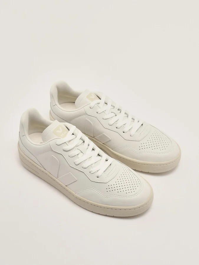 Veja V-90 Sneaker - Image 2