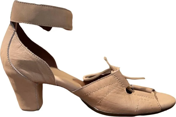 Vera Gillie Sandal In Beige