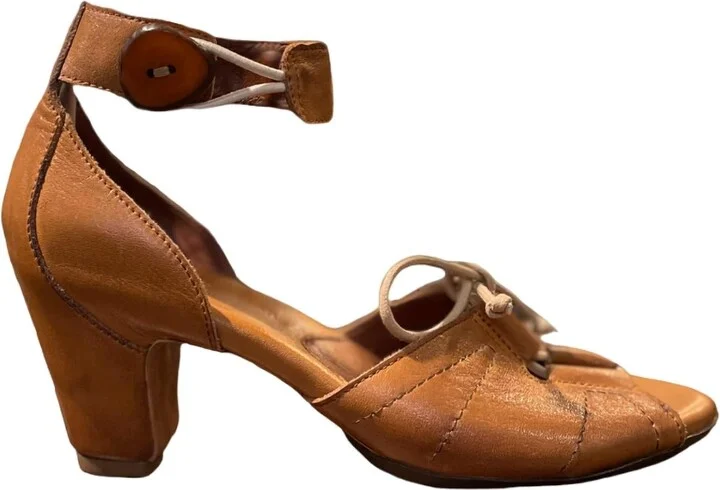 Vera Gillie Sandal In Camel