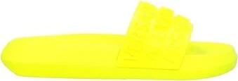 Pastel yellow