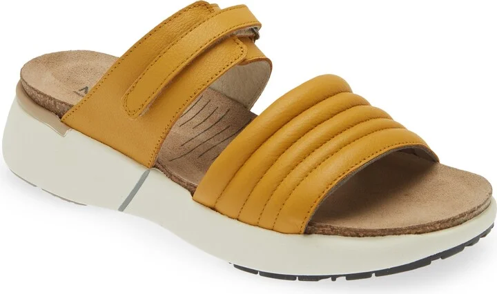 Vesta Sandal