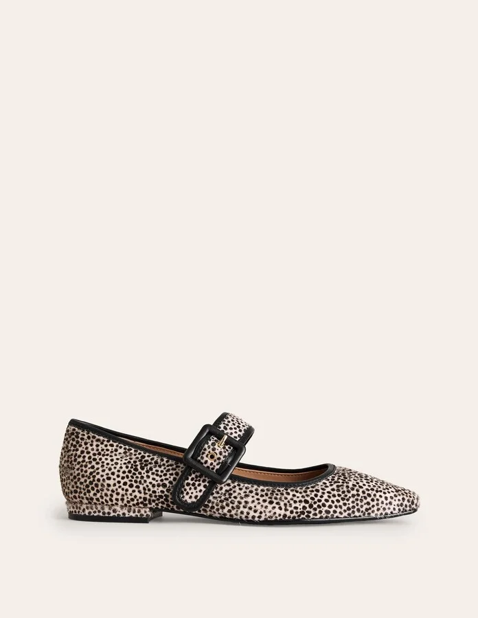 Vic Chisel Toe Mary Janes, Black Patent - Image 3