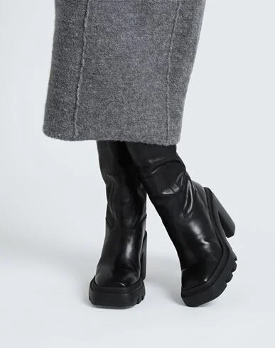 Vic Matiē Woman Boot - Image 2