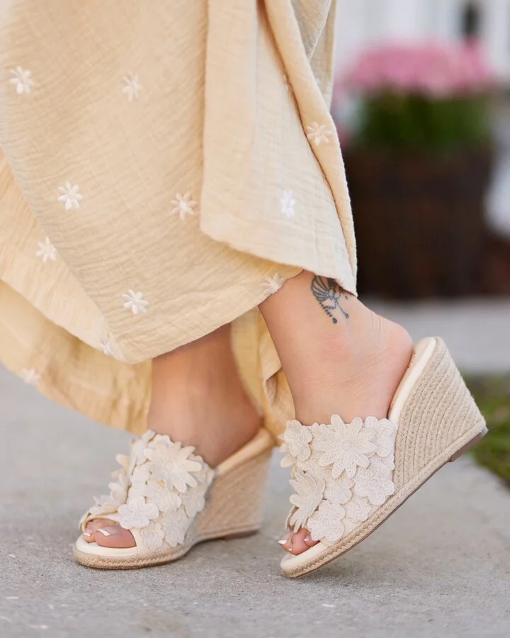 Vince Camuto x Laura Beverlin Daisy Wedge Mule - Image 2