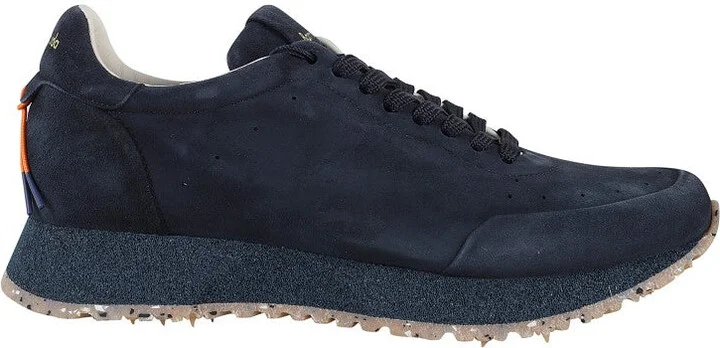 Vintage-Inspired Black Leather Sneakers With Textured Midsole