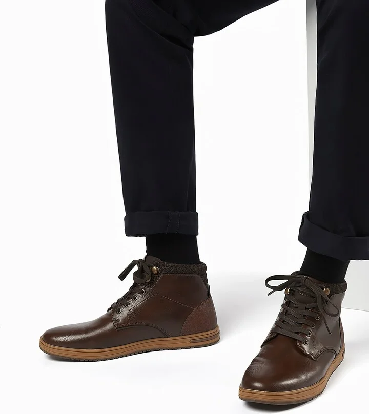 Visit Retro Sneaker - Image 2