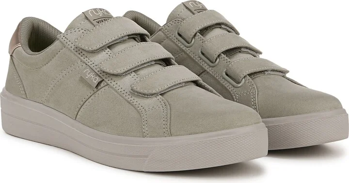 Viv 2 Classic Low Top Sneaker - Image 9
