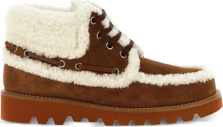 VLogo-detail lace-up leather boots