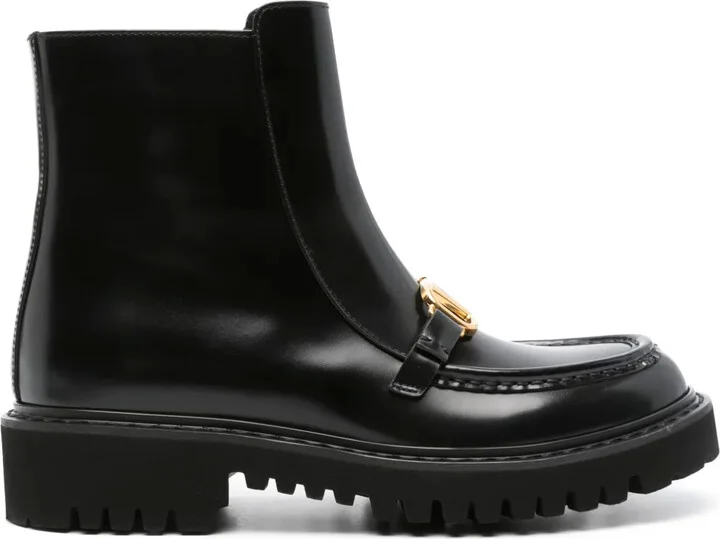 VLogo leather flat boots