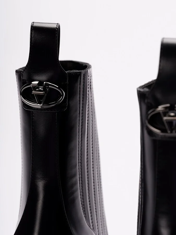 `Vlogo Lockette` Boots - Image 2