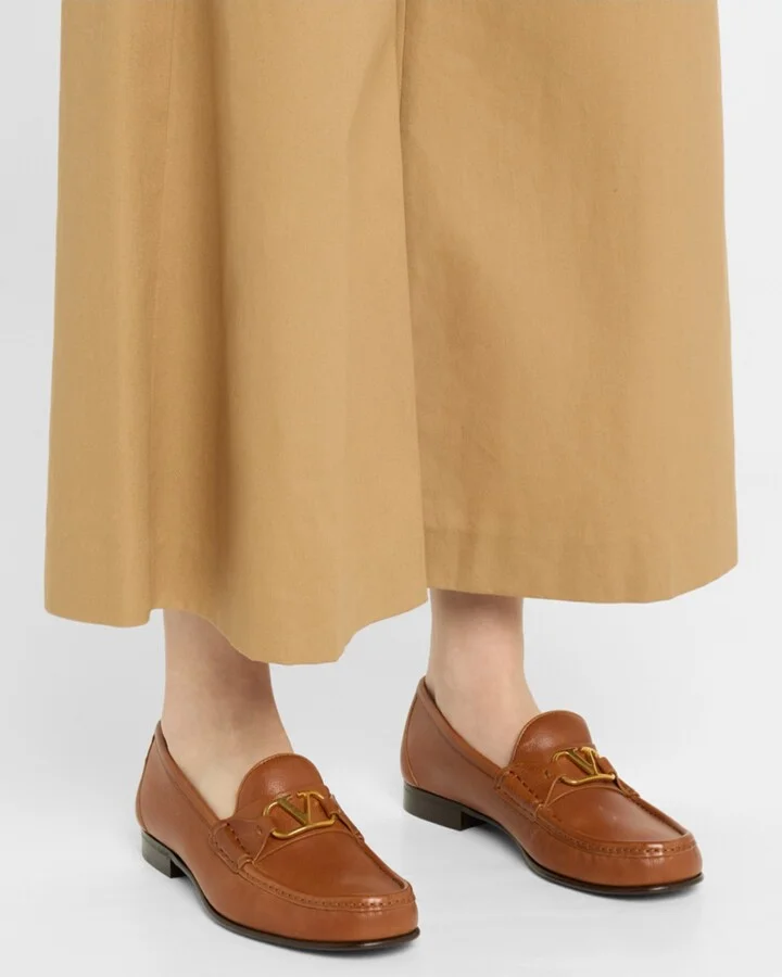 VLogo Medallion Leather Loafers - Image 3