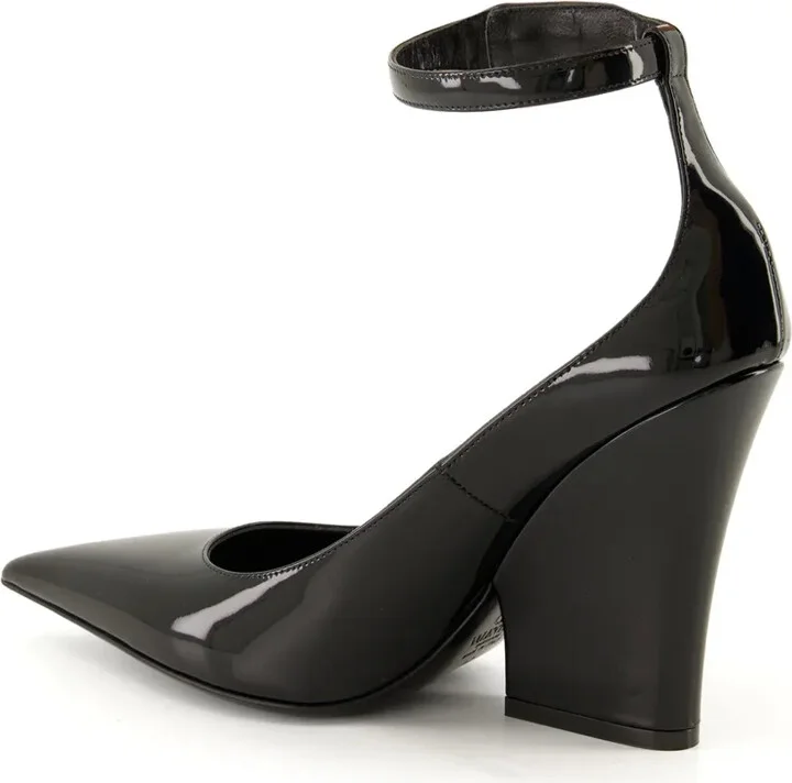 VLogo-plaque patent pumps - Image 3