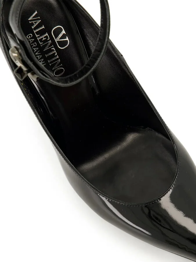 VLogo-plaque patent pumps - Image 5
