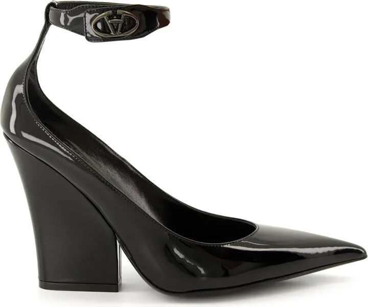 VLogo-plaque patent pumps