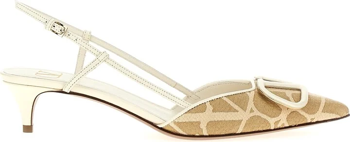 Vlogo Signature Pumps