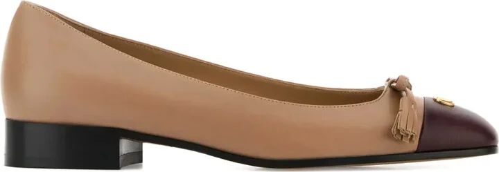 VLogo tassel-embellished cap-toe ballet flats