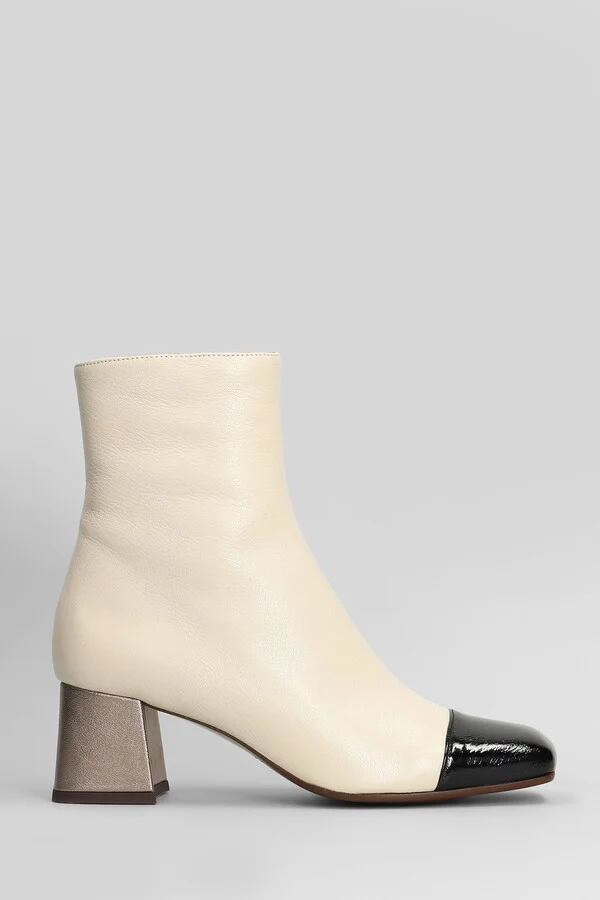 Volkiria High Heels Ankle Boots In White Leather