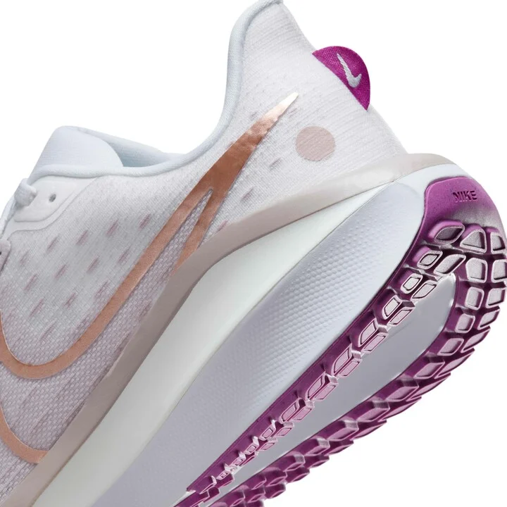 Vomero 17 Running Shoe - Image 9