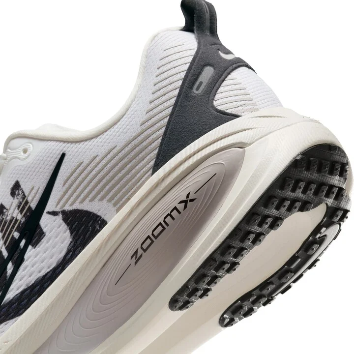 Vomero 18 Running Shoe - Image 7