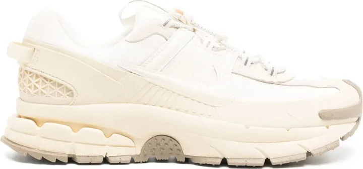 Vomero Roam sneakers