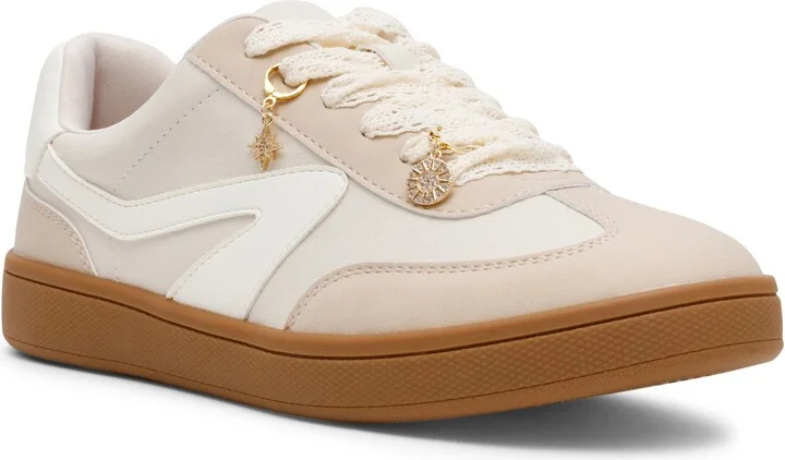 Voyage Sneaker
