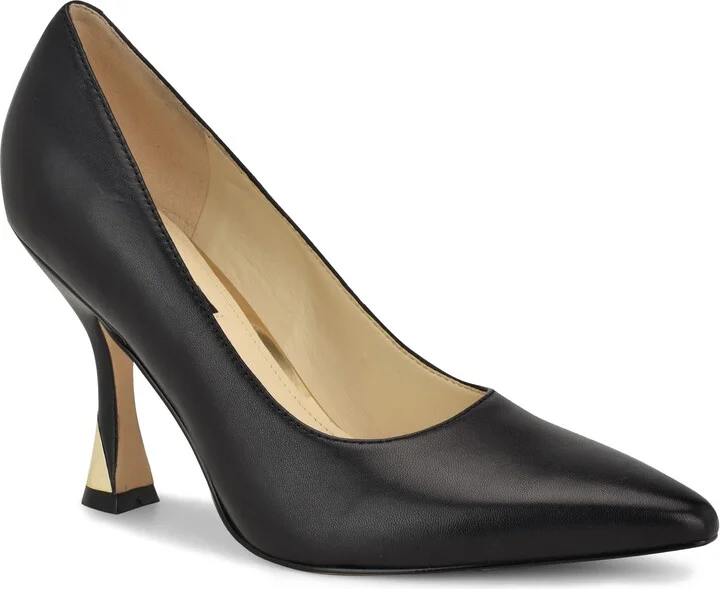 Vylot Pointed Toe Pump