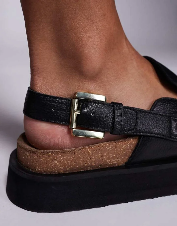 Walk London Barca clog mule in black grain leather - Image 4