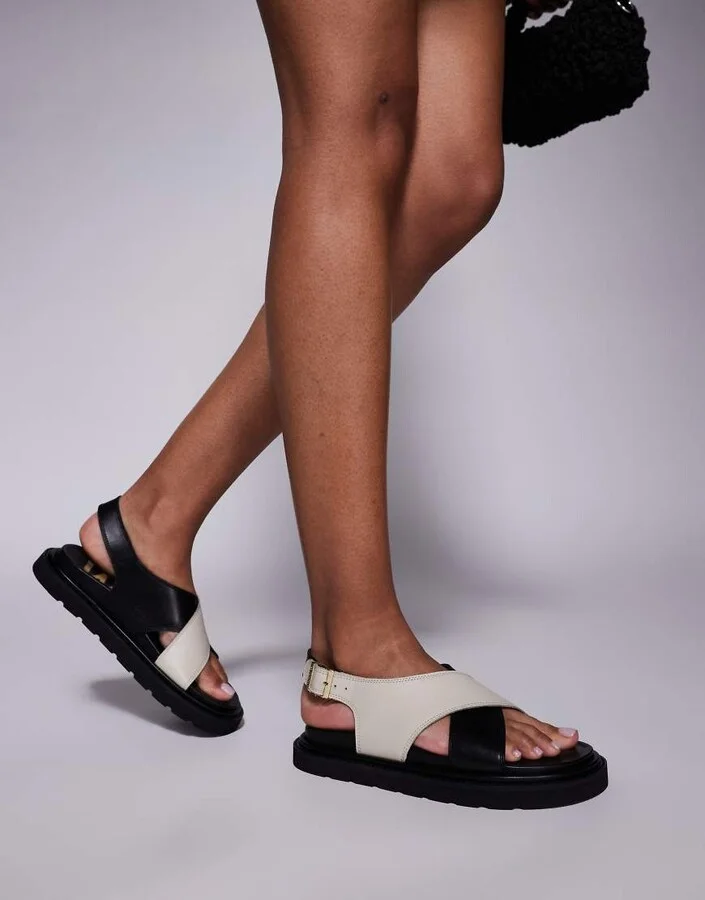 Walk London Budapest contrast strap leather sandals in black & ecru - Image 4
