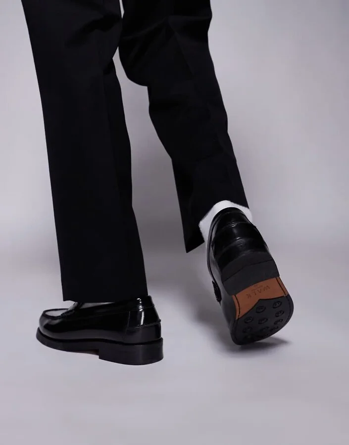 Walk London Dalston penny loafers in black smooth leather - Image 2