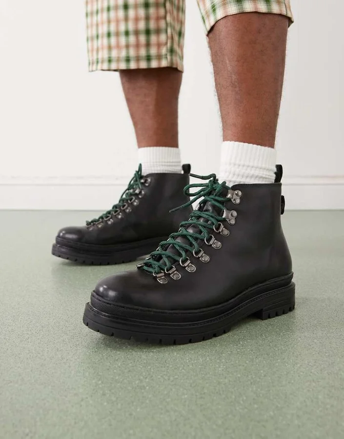 Walk London eagle hiker boots in black
