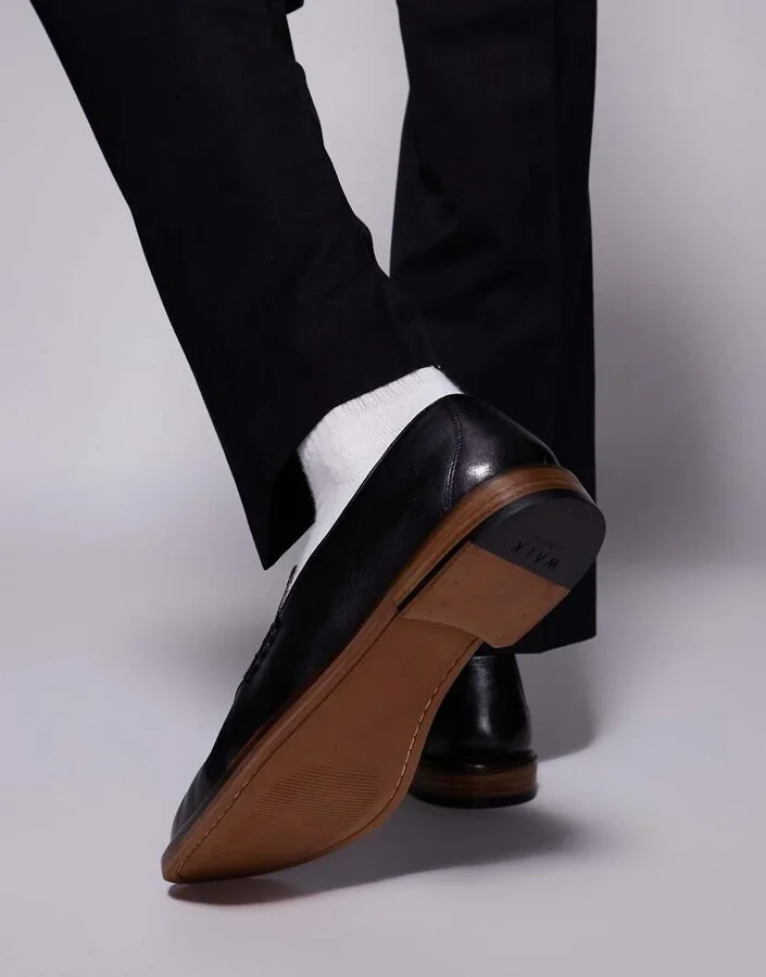 Walk London Putney tassel loafers in black leather - Image 2