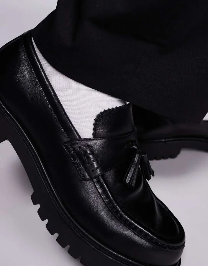 Walk London Sean tassel loafers in black leather - Image 2