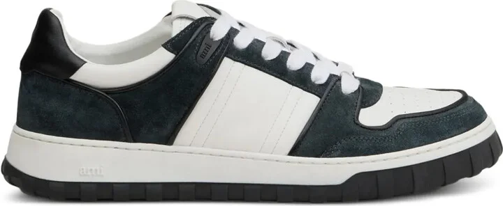 Walk sneakers