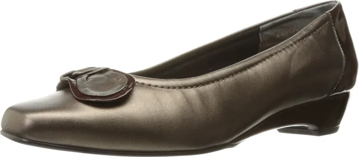 Walking Cradles Women's Bean Dress Pump