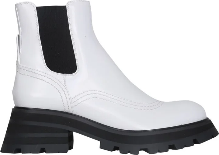 Wander Chelsea Boots