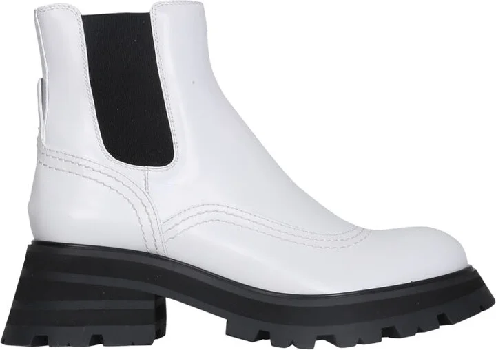 Wander Chelsea Boots