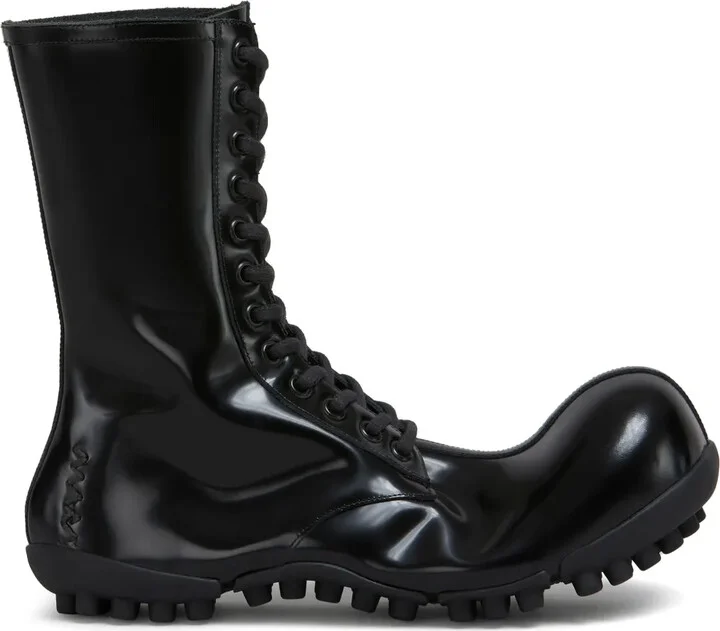 Wave patent leather boots