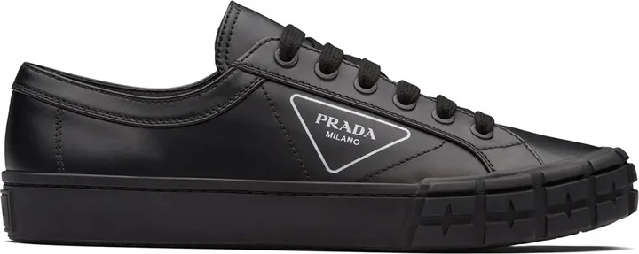 Wheel sneakers