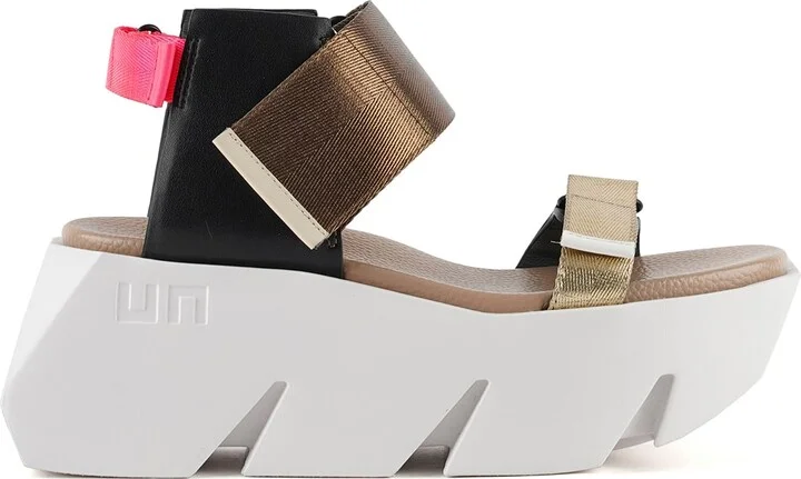 White / Black / Neutrals Bull Run - Connect