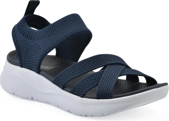 White Mountain Women's Charry Round Toe Flat Sandals