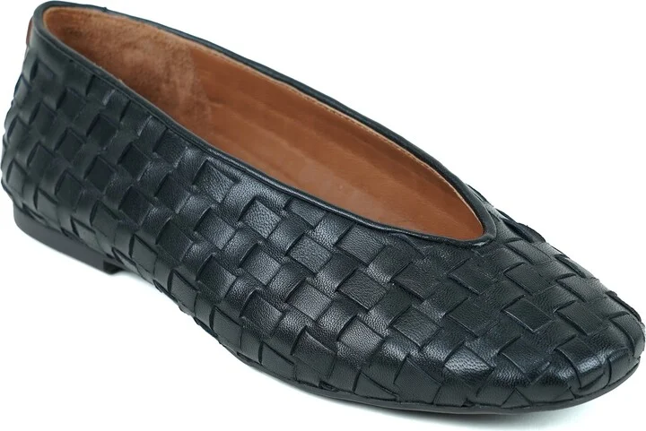 Willow Woven Flat